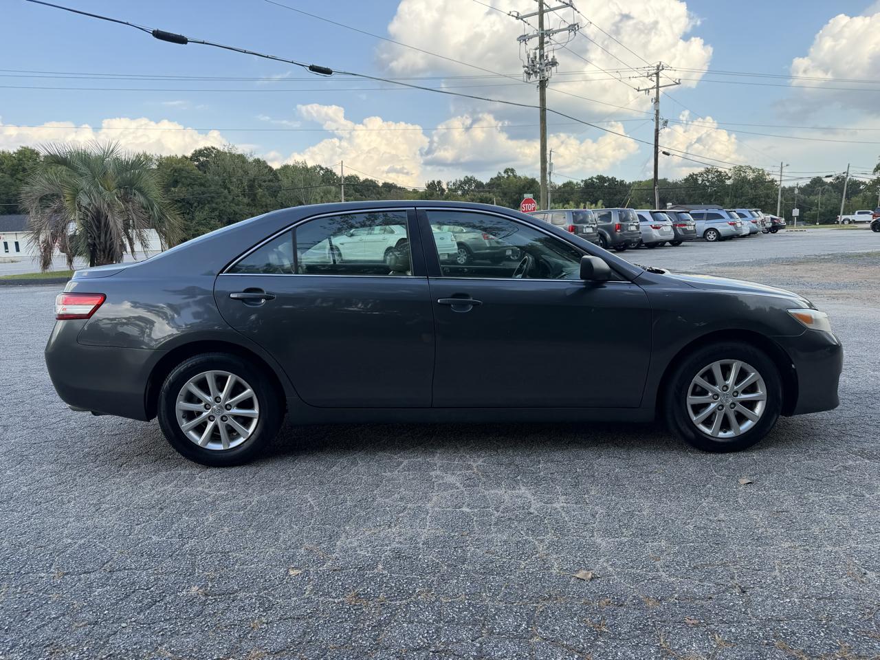Toyota Camry XLE V6 6-Spd AT 2011
