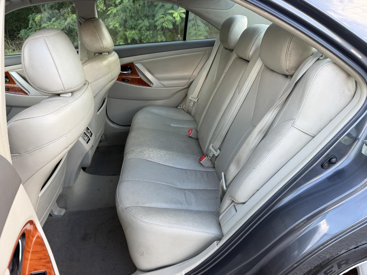 Toyota Camry XLE V6 6-Spd AT 2011