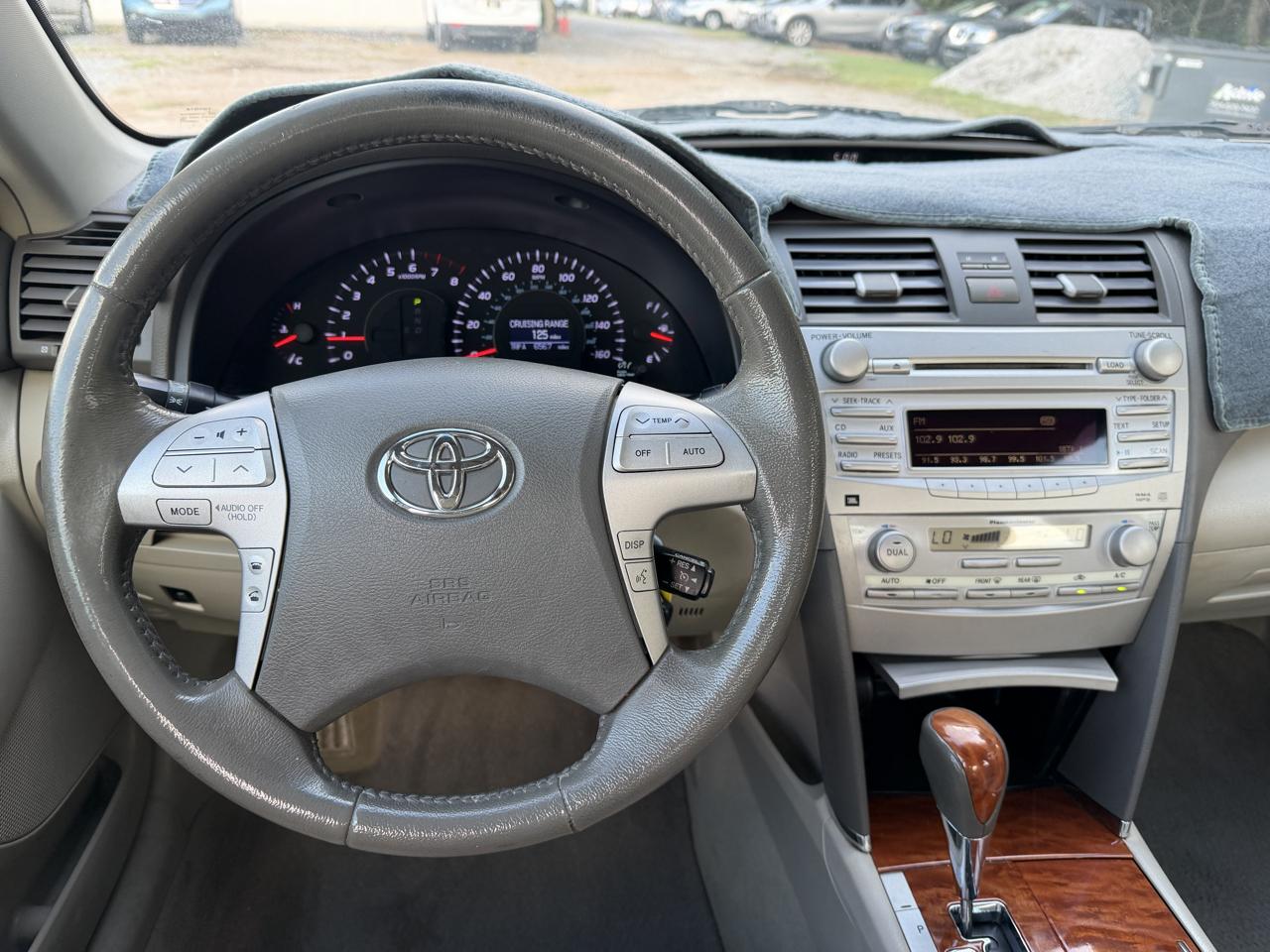 Toyota Camry XLE V6 6-Spd AT 2011