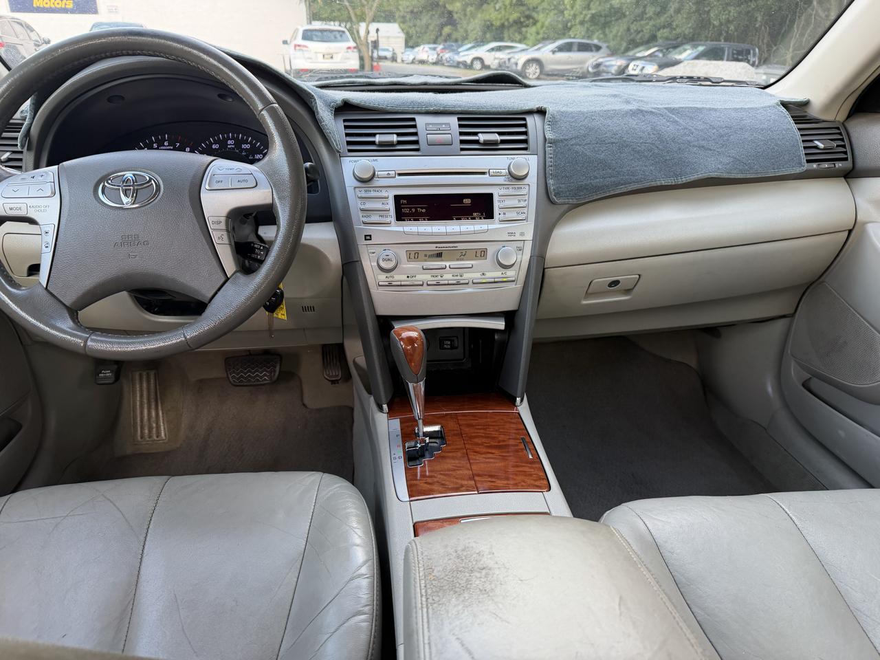 Toyota Camry XLE V6 6-Spd AT 2011