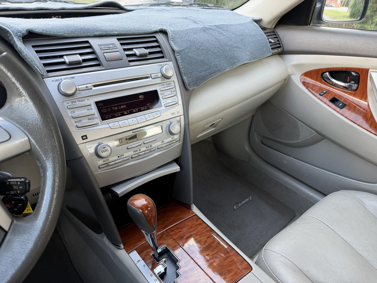 Toyota Camry XLE V6 6-Spd AT 2011