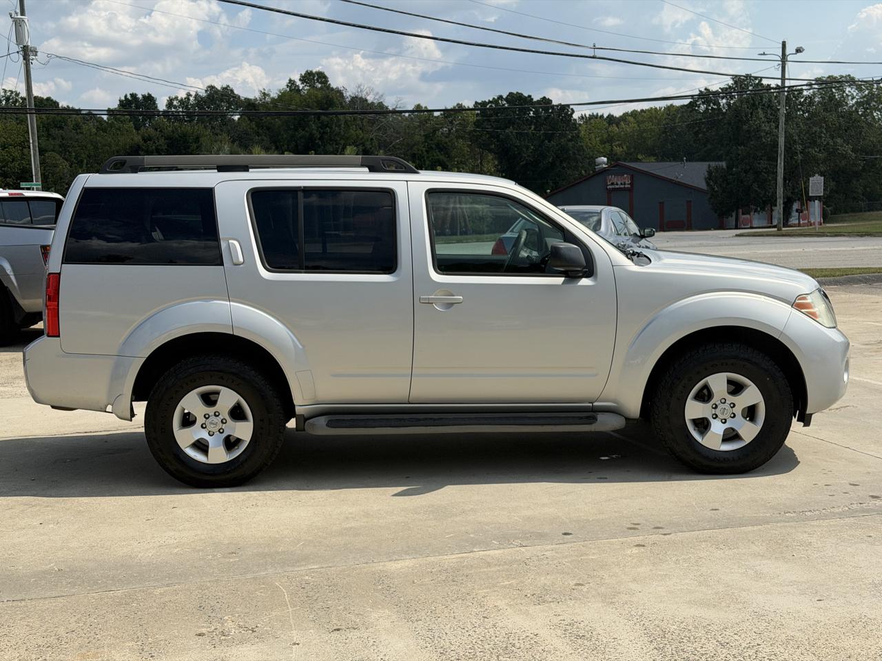 Nissan Pathfinder S 4WD 2011