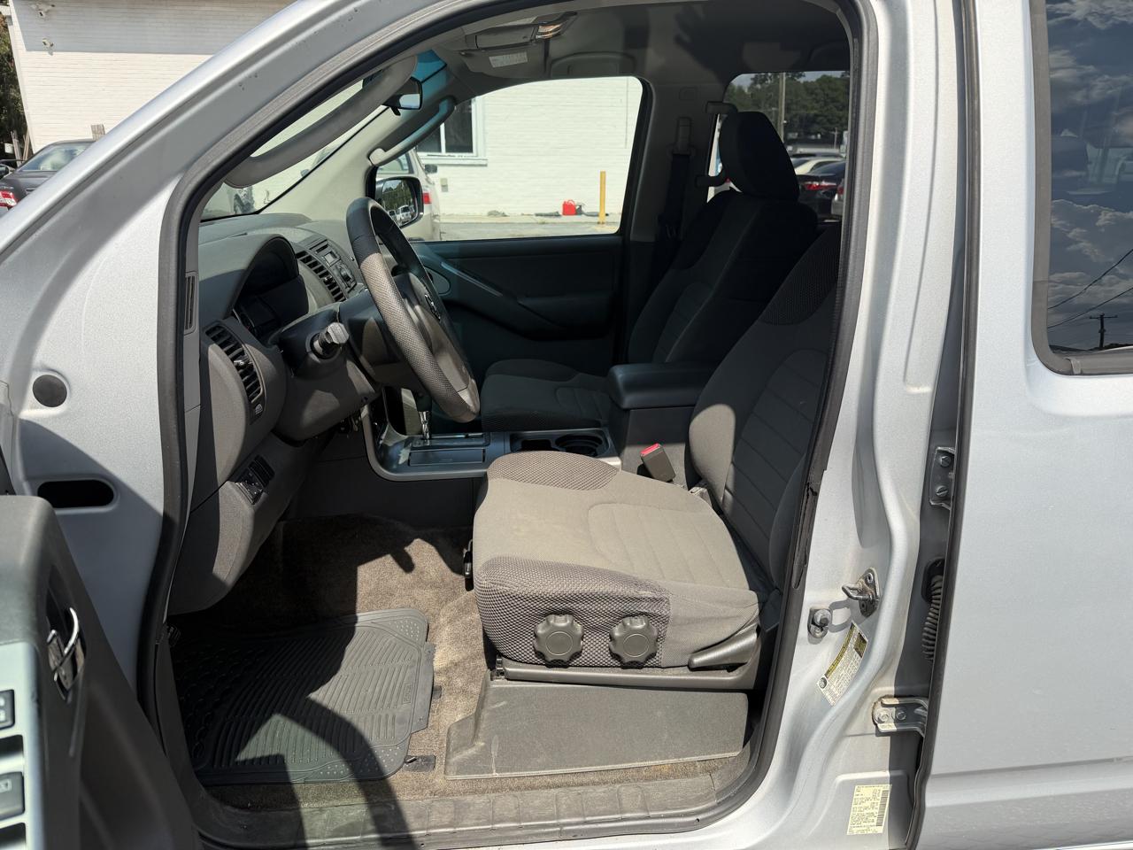 Nissan Pathfinder S 4WD 2011