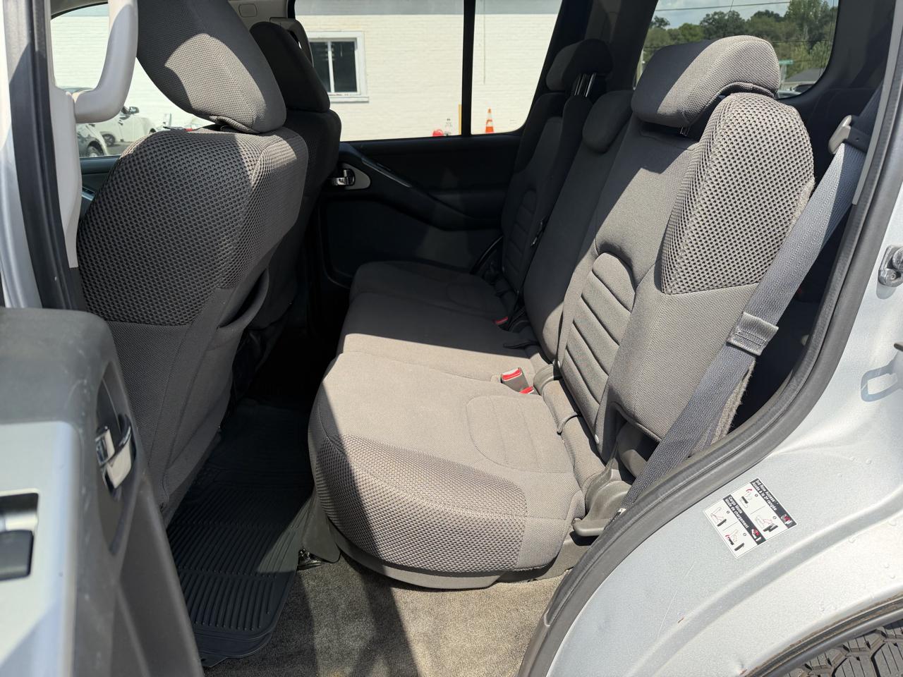 Nissan Pathfinder S 4WD 2011