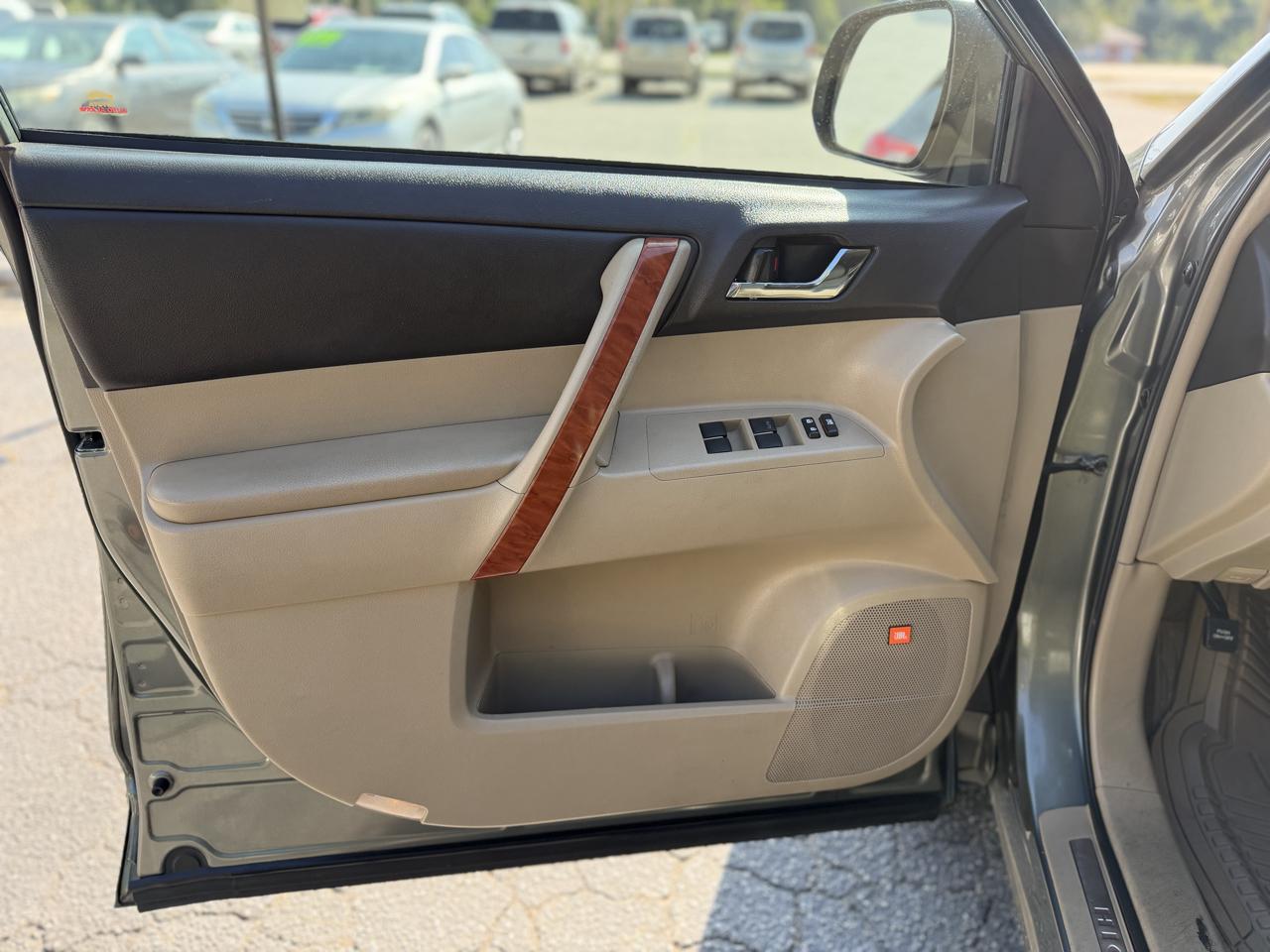 Toyota Highlander Limited AWD 2010
