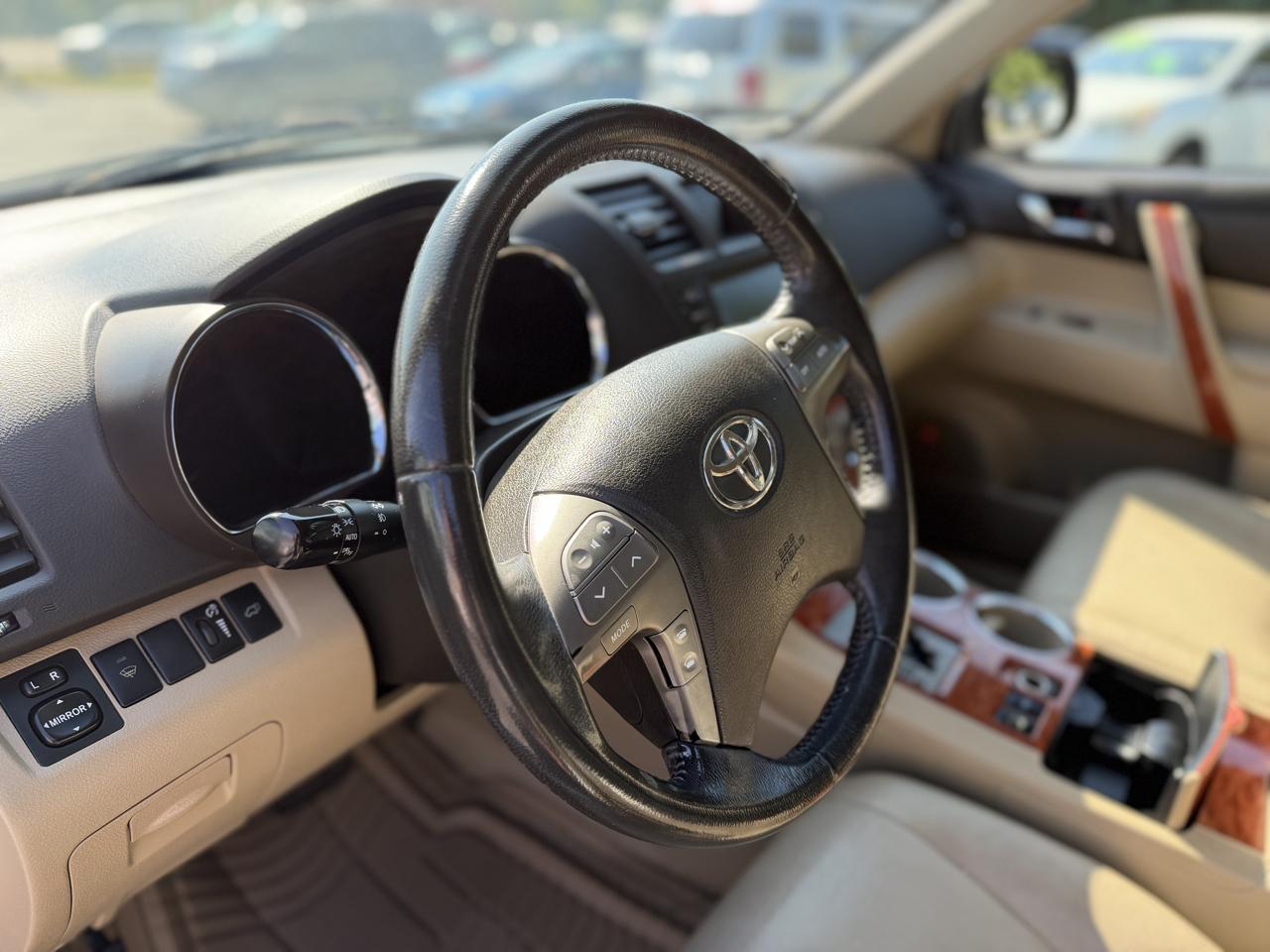 Toyota Highlander Limited AWD 2010