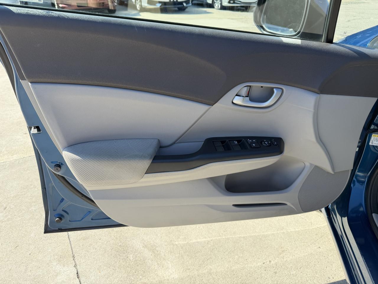 Honda Civic LX Sedan 5-Speed AT 2012