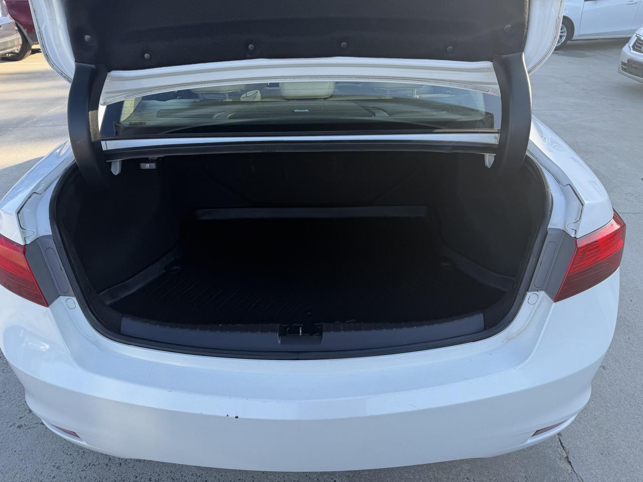 Acura ILX 5-Spd AT w/ Technology Package 2013