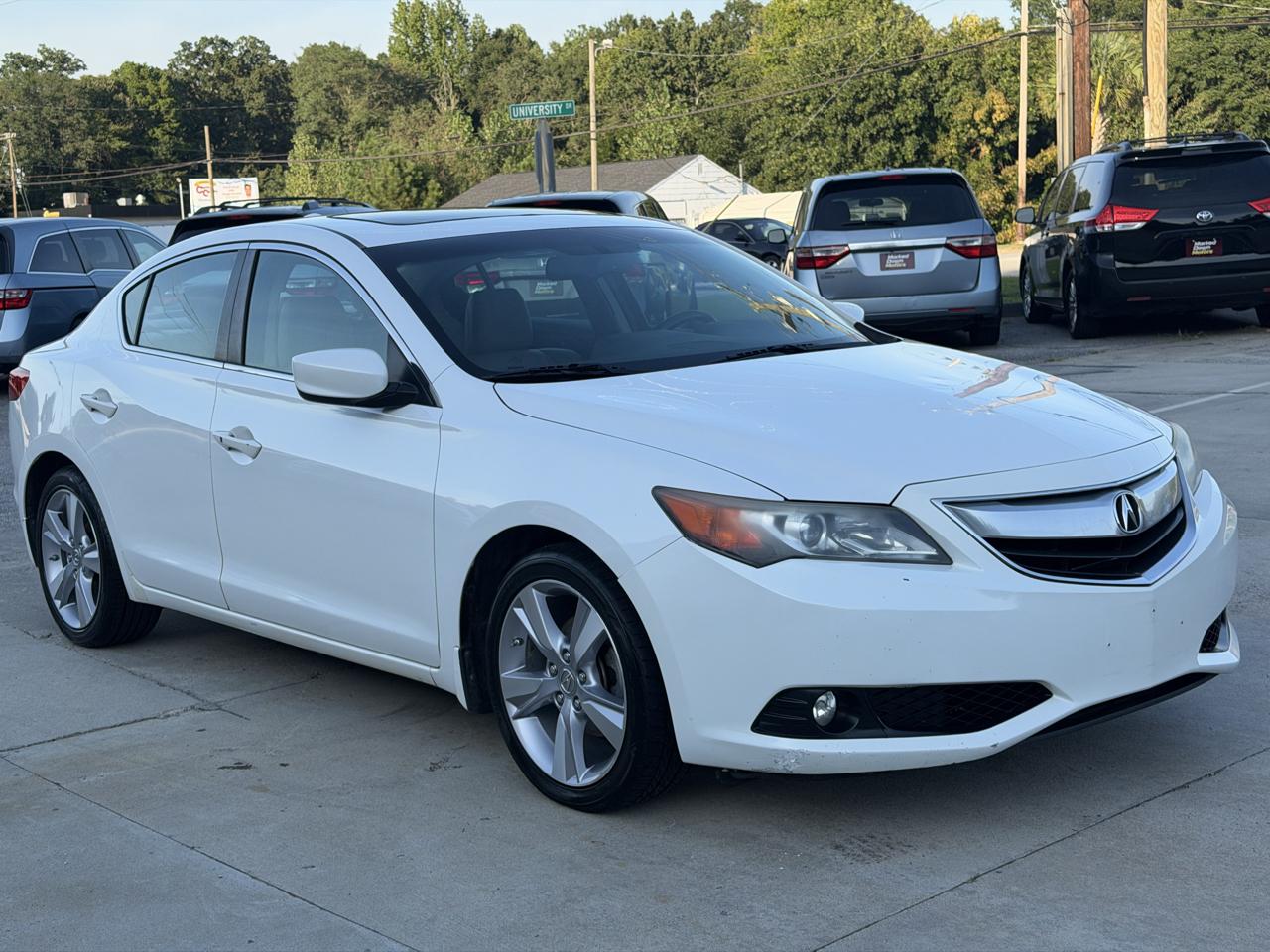 2013 Acura ILX 5-Spd AT w/ Technology Package