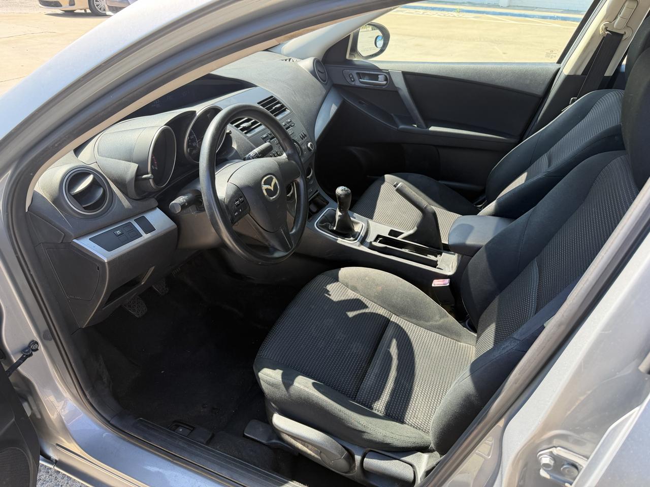 Mazda MAZDA3 i Sport 4-Door 2012