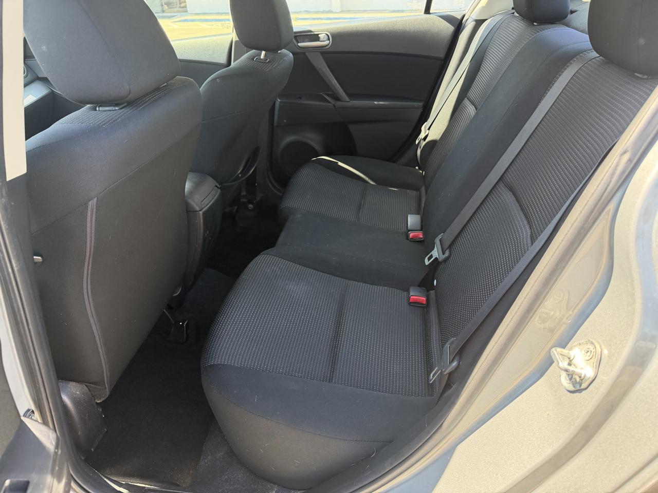 Mazda MAZDA3 i Sport 4-Door 2012