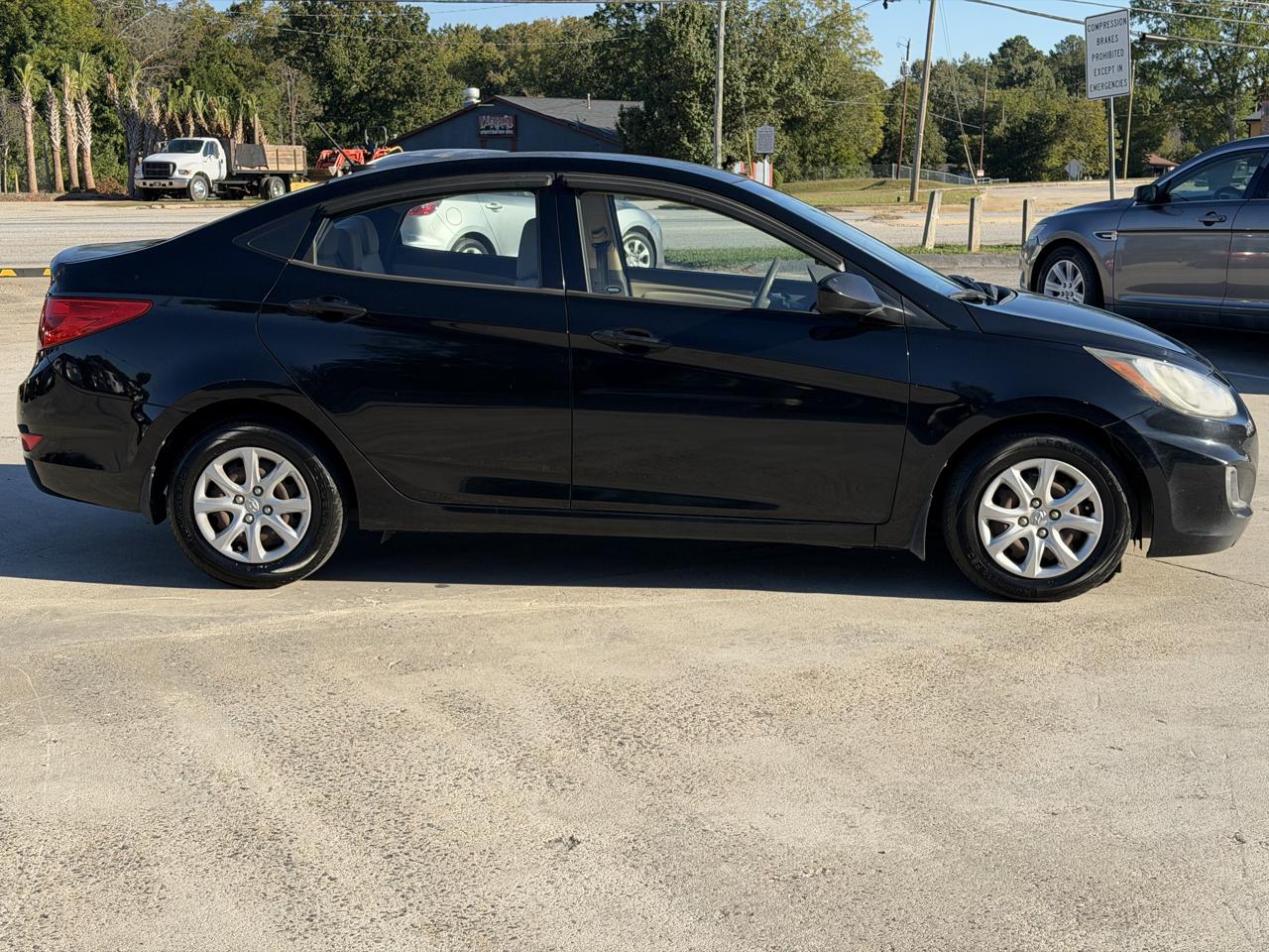 Hyundai Accent GLS 4-Door 2013