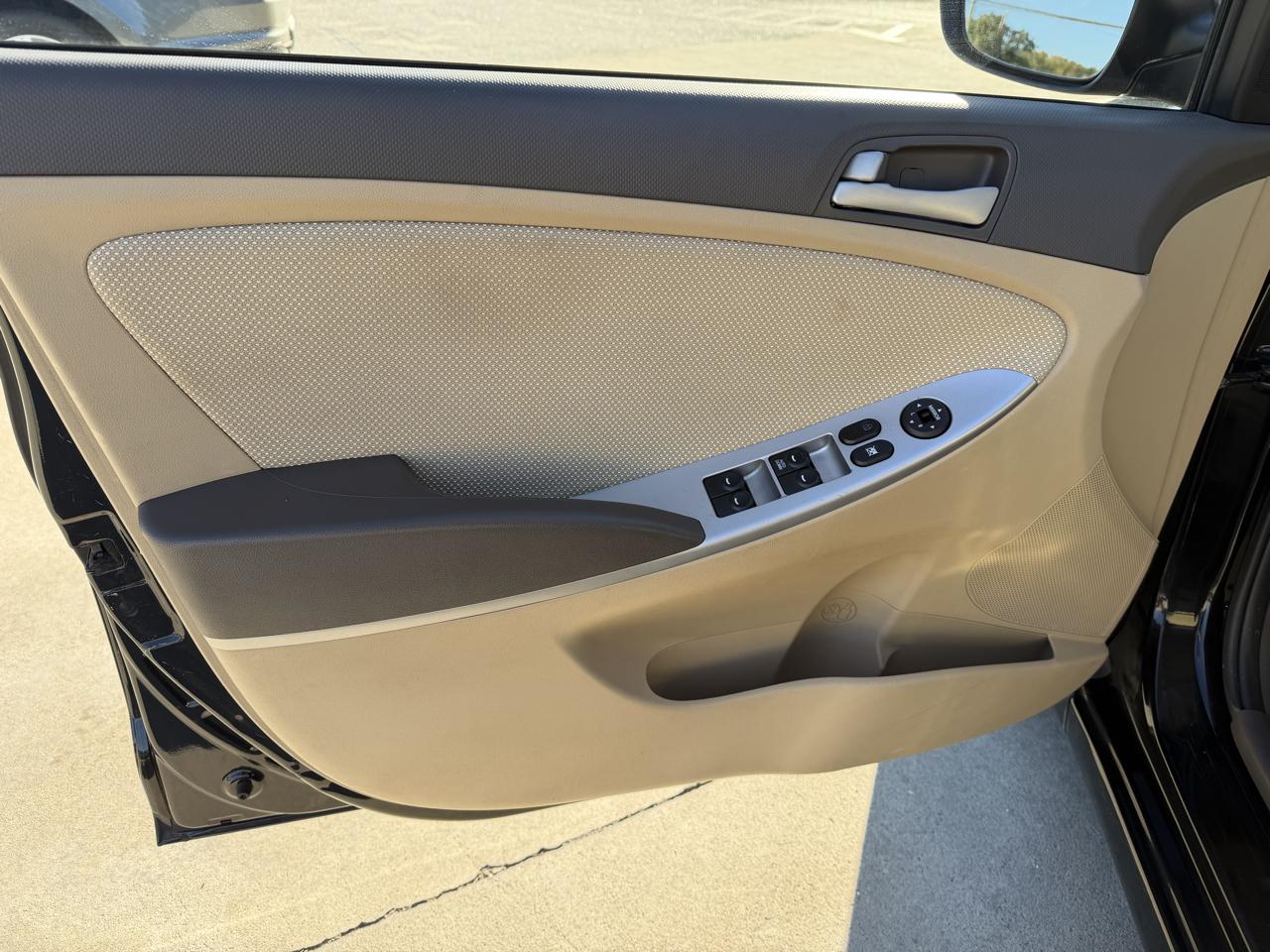 Hyundai Accent GLS 4-Door 2013