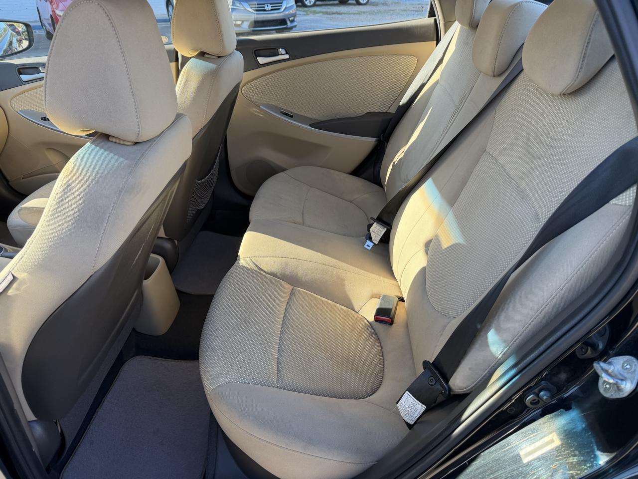 Hyundai Accent GLS 4-Door 2013