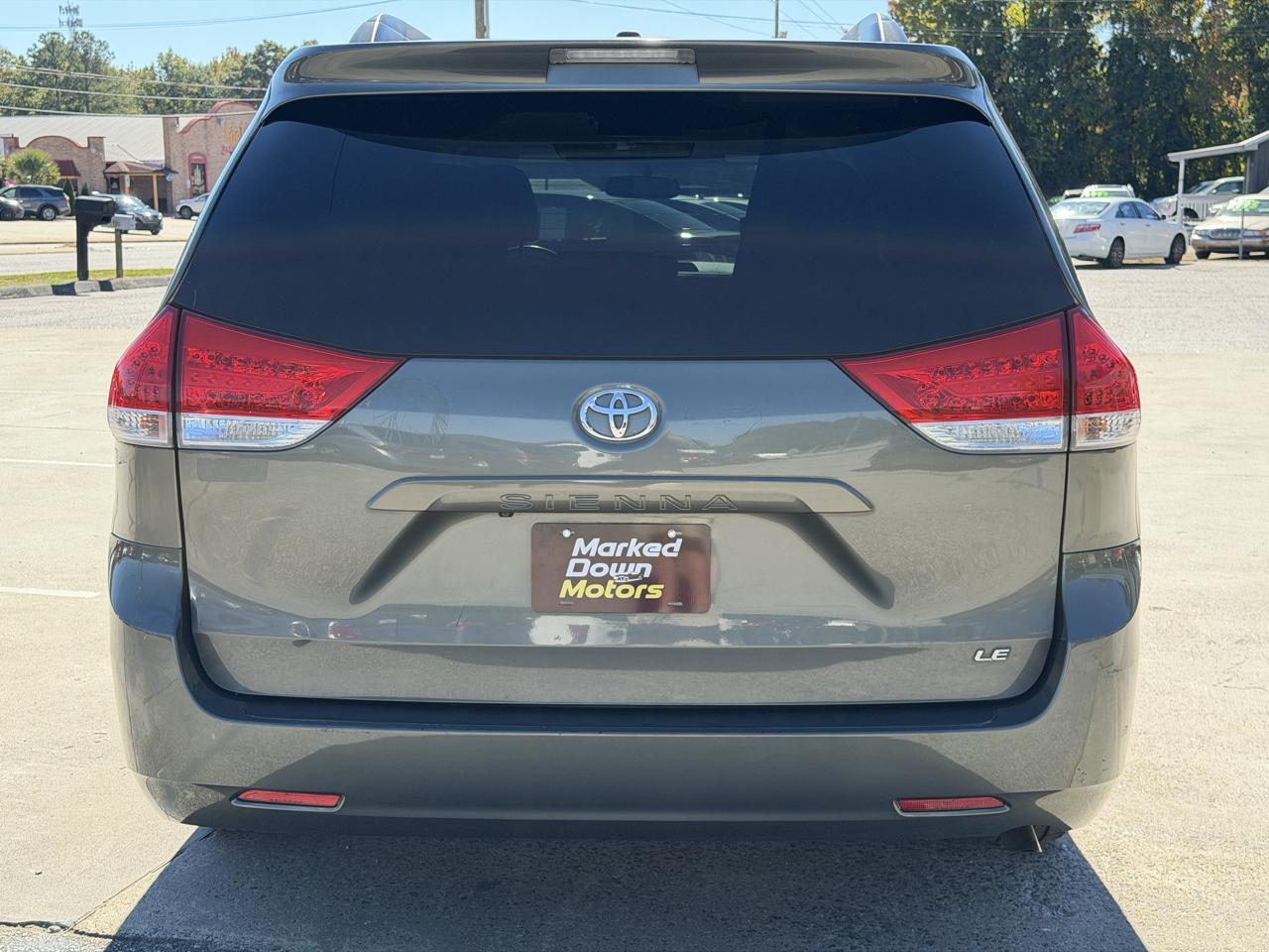 Toyota Sienna LE 8-Pass V6 2011