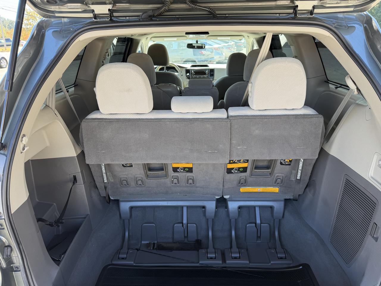 Toyota Sienna LE 8-Pass V6 2011