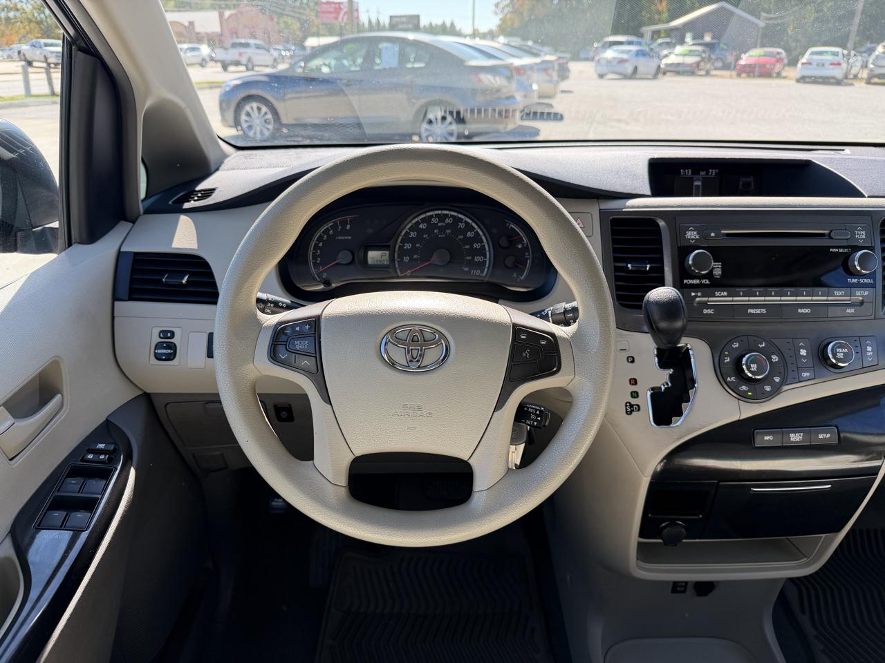 Toyota Sienna LE 8-Pass V6 2011
