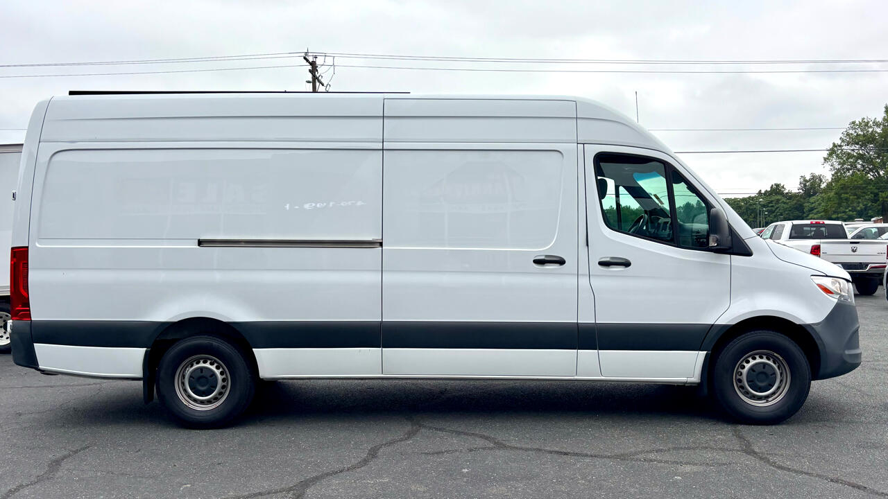 Freightliner Sprinter Cargo Van 2500 High Roof I4 Gas 170" RWD 2021 Freightliner Sprinter Cargo Van 2500 High Roof I4 Gas 170" RWD 2021