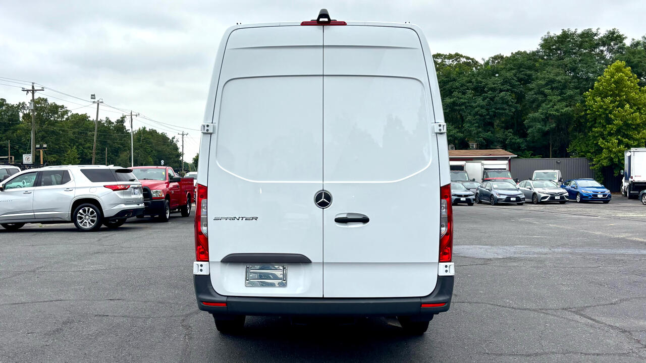 Freightliner Sprinter Cargo Van 2500 High Roof I4 Gas 170" RWD 2021 Freightliner Sprinter Cargo Van 2500 High Roof I4 Gas 170" RWD 2021