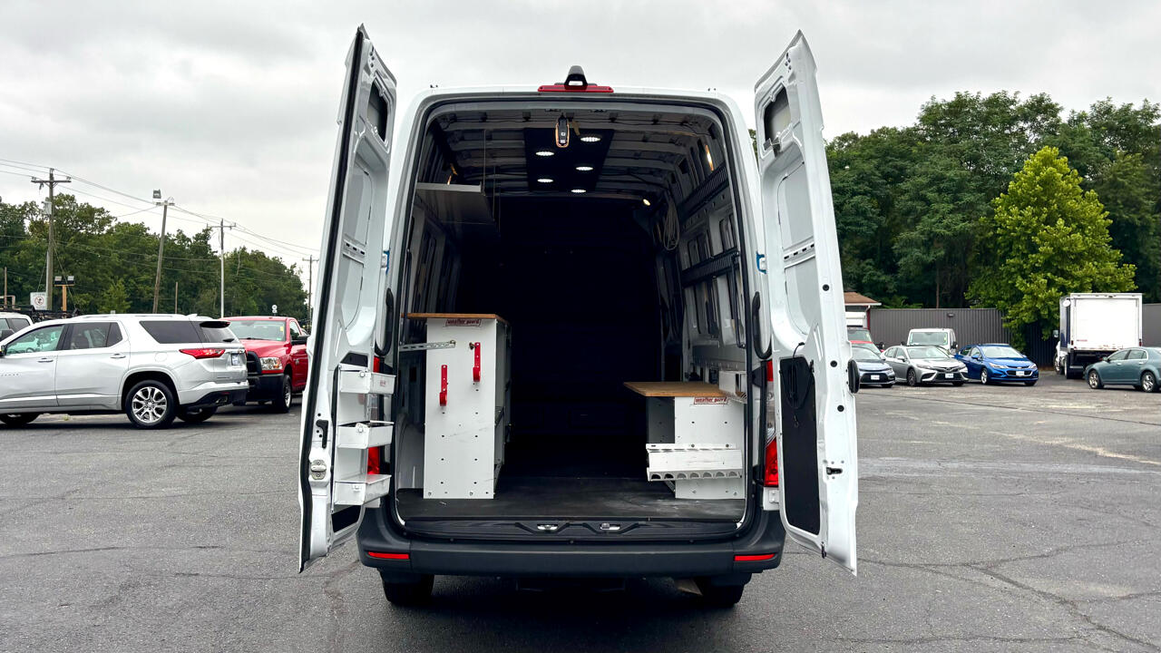 Freightliner Sprinter Cargo Van 2500 High Roof I4 Gas 170" RWD 2021 Freightliner Sprinter Cargo Van 2500 High Roof I4 Gas 170" RWD 2021