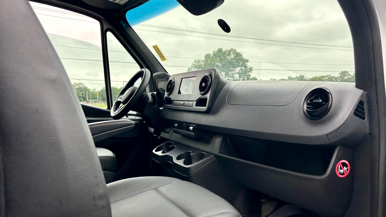 Freightliner Sprinter Cargo Van 2500 High Roof I4 Gas 170" RWD 2021 Freightliner Sprinter Cargo Van 2500 High Roof I4 Gas 170" RWD 2021