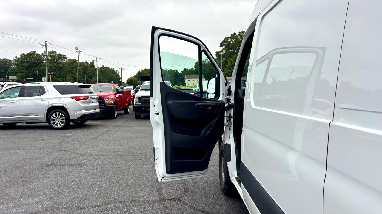 Freightliner Sprinter Cargo Van 2500 High Roof I4 Gas 170" RWD 2021 Freightliner Sprinter Cargo Van 2500 High Roof I4 Gas 170" RWD 2021