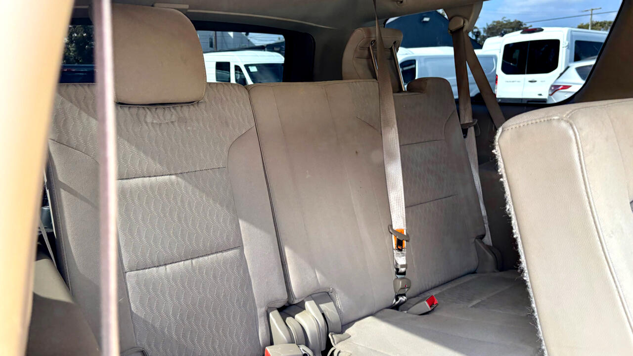 Chevrolet Suburban 2WD 4dr LS 2015 Chevrolet Suburban 2WD 4dr LS 2015