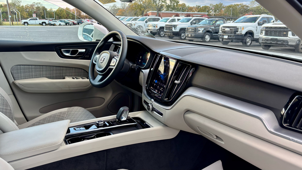 Volvo XC60 B5 AWD Momentum 2022 Volvo XC60 B5 AWD Momentum 2022