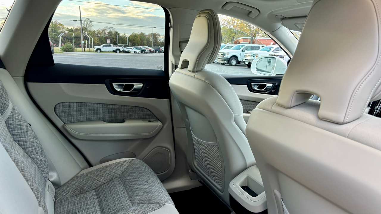 Volvo XC60 B5 AWD Momentum 2022 Volvo XC60 B5 AWD Momentum 2022