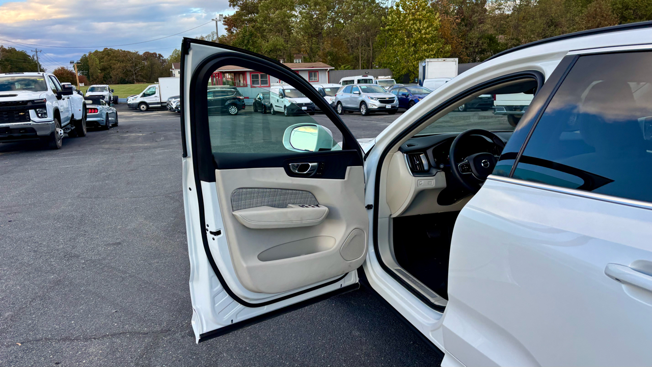 Volvo XC60 B5 AWD Momentum 2022 Volvo XC60 B5 AWD Momentum 2022