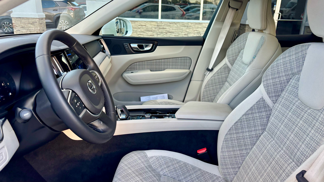 Volvo XC60 B5 AWD Momentum 2022 Volvo XC60 B5 AWD Momentum 2022