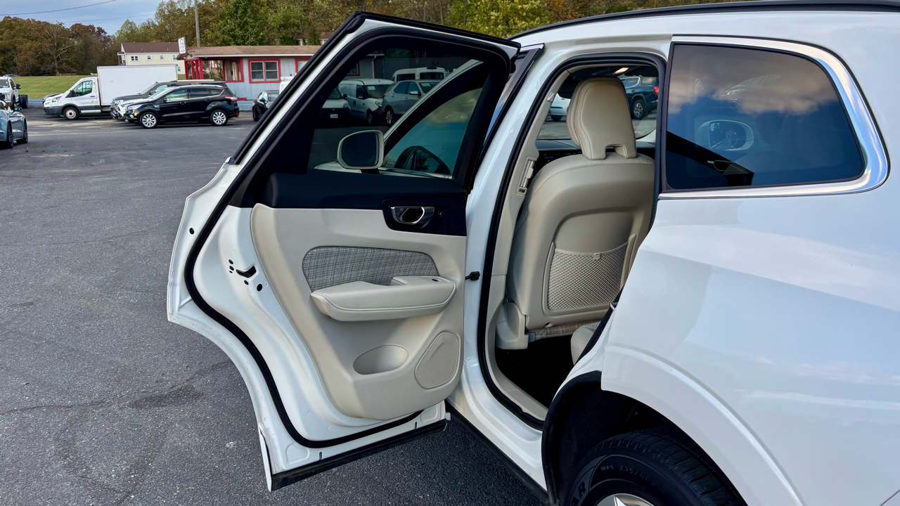 Volvo XC60 B5 AWD Momentum 2022 Volvo XC60 B5 AWD Momentum 2022