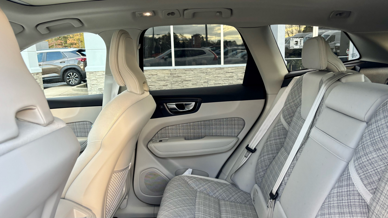 Volvo XC60 B5 AWD Momentum 2022 Volvo XC60 B5 AWD Momentum 2022