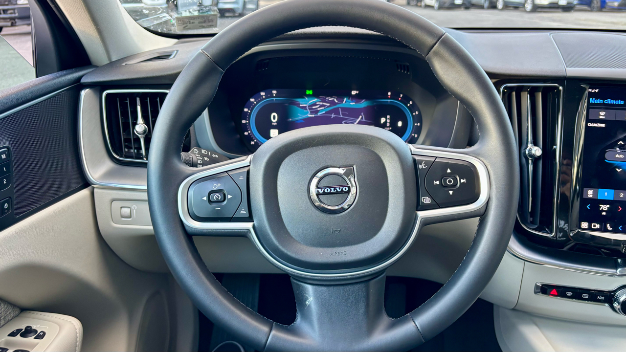 Volvo XC60 B5 AWD Momentum 2022 Volvo XC60 B5 AWD Momentum 2022
