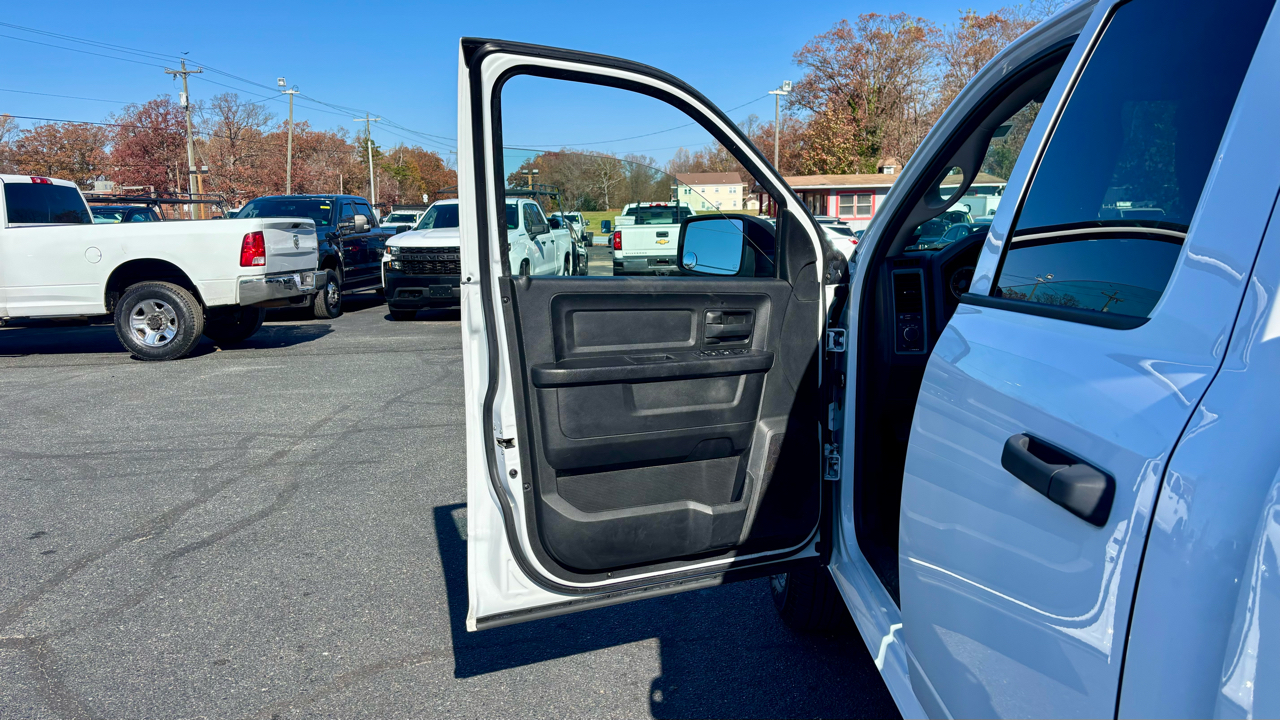 RAM 1500 Classic Tradesman 4x2 Quad Cab 6'4" Box 2020