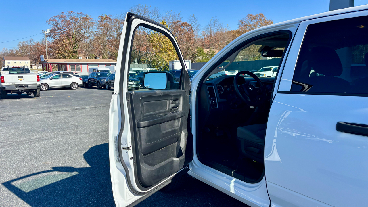 RAM 1500 Classic Tradesman 4x2 Quad Cab 6'4" Box 2020