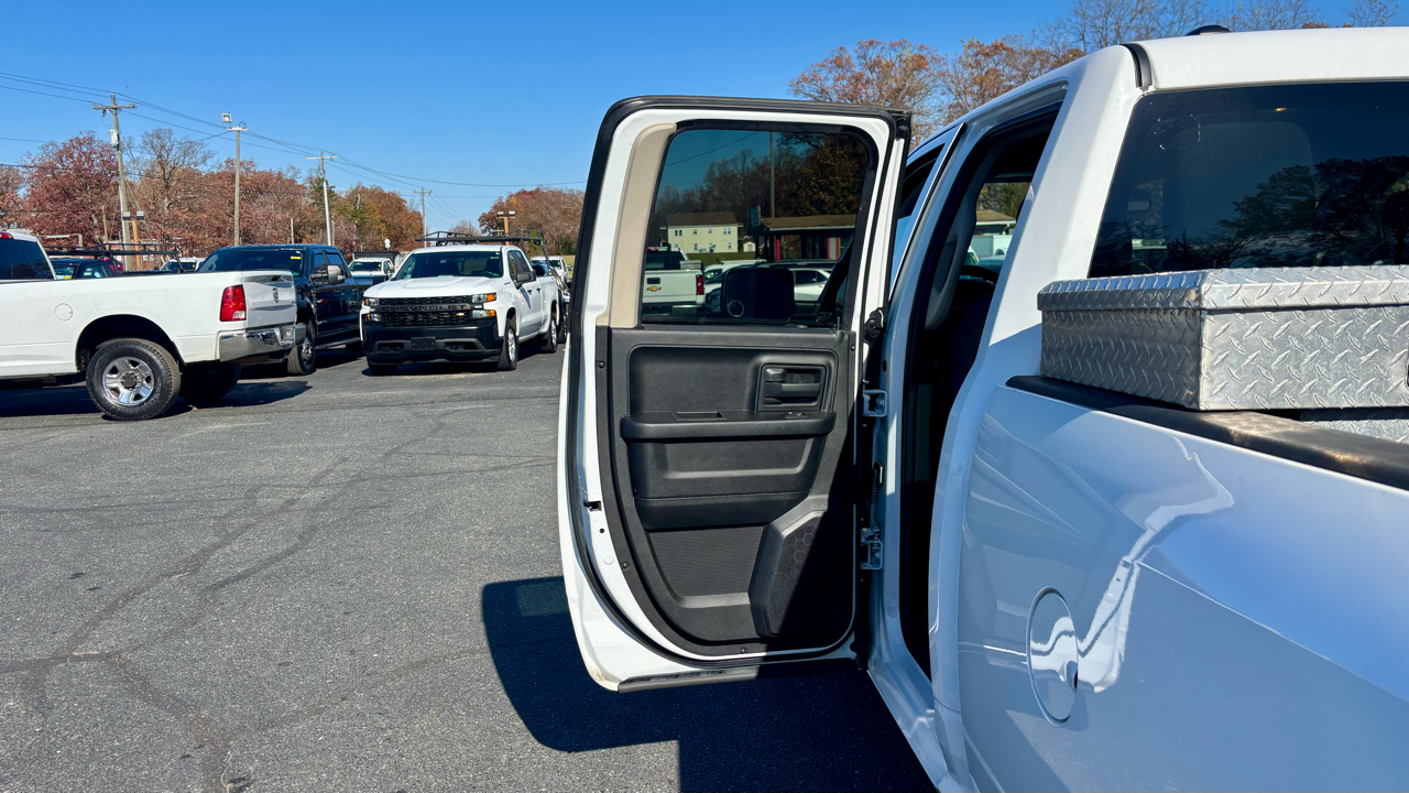 RAM 1500 Classic Tradesman 4x2 Quad Cab 6'4" Box 2020