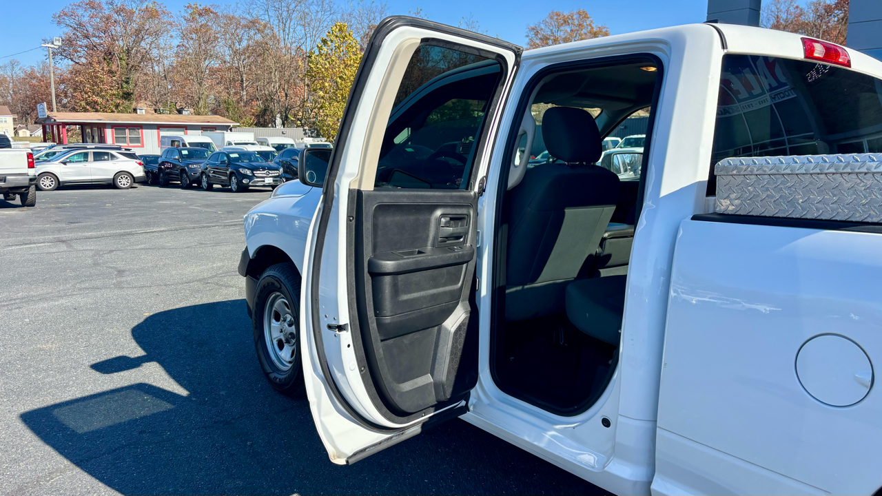 RAM 1500 Classic Tradesman 4x2 Quad Cab 6'4" Box 2020