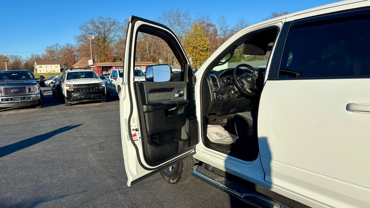 RAM 2500 Big Horn 4x4 Crew Cab 6'4" Box 2022