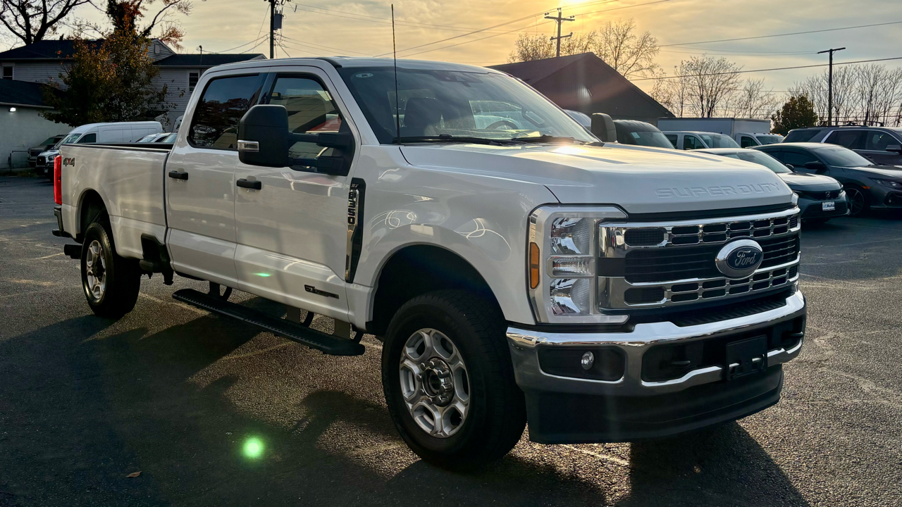 Ford Super Duty F-350 SRW  2025