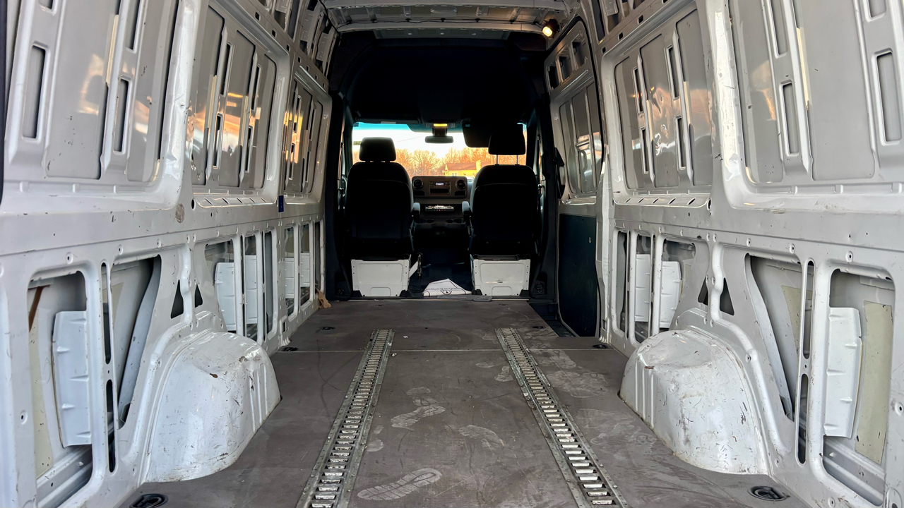 Mercedes-Benz Sprinter Cargo Van 2500 High Roof I4 Gas 170" RWD 2021