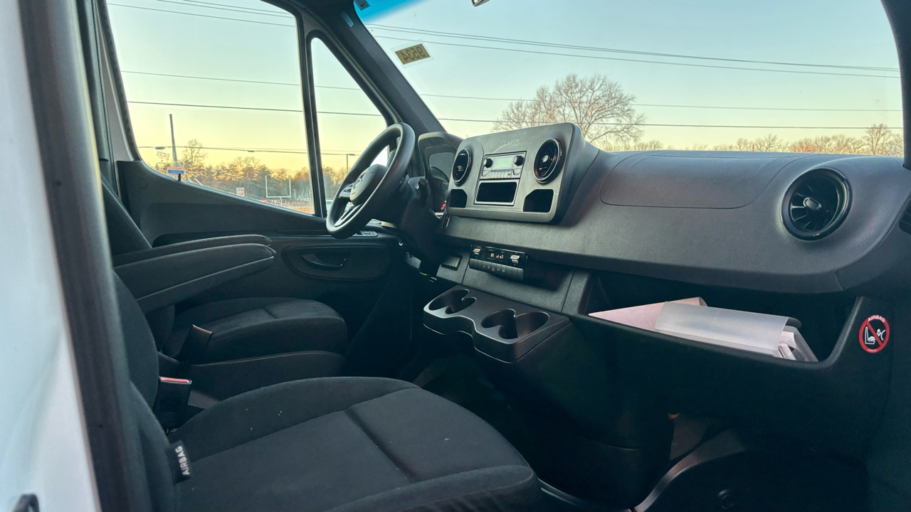 Mercedes-Benz Sprinter Cargo Van 2500 High Roof I4 Gas 170" RWD 2021