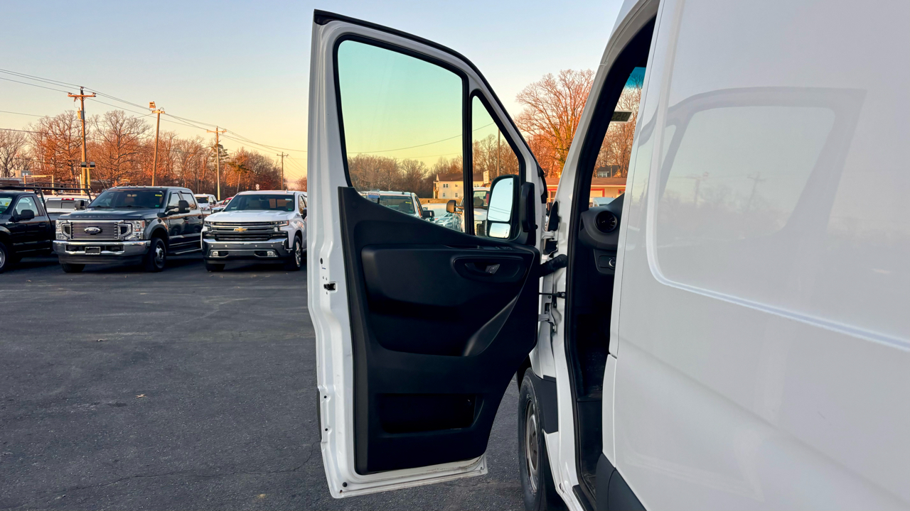Mercedes-Benz Sprinter Cargo Van 2500 High Roof I4 Gas 170" RWD 2021