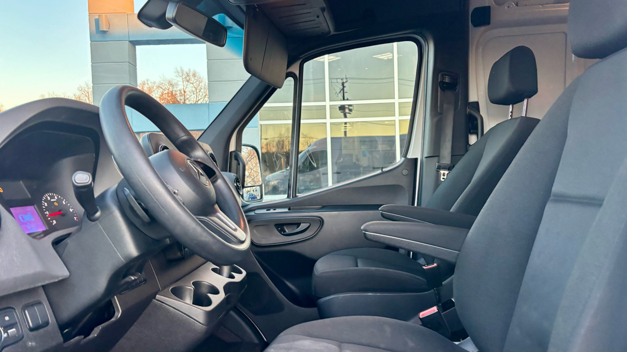 Mercedes-Benz Sprinter Cargo Van 2500 High Roof I4 Gas 170" RWD 2021