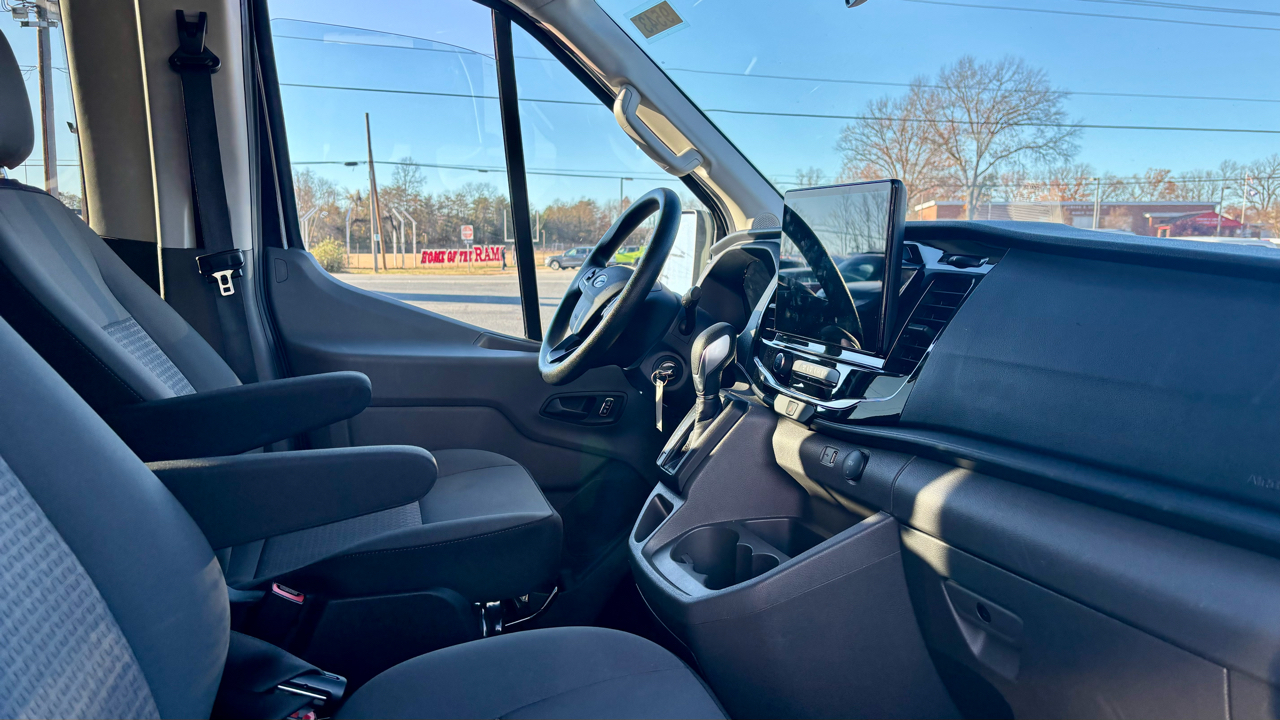 Ford Transit Passenger Wagon  2024