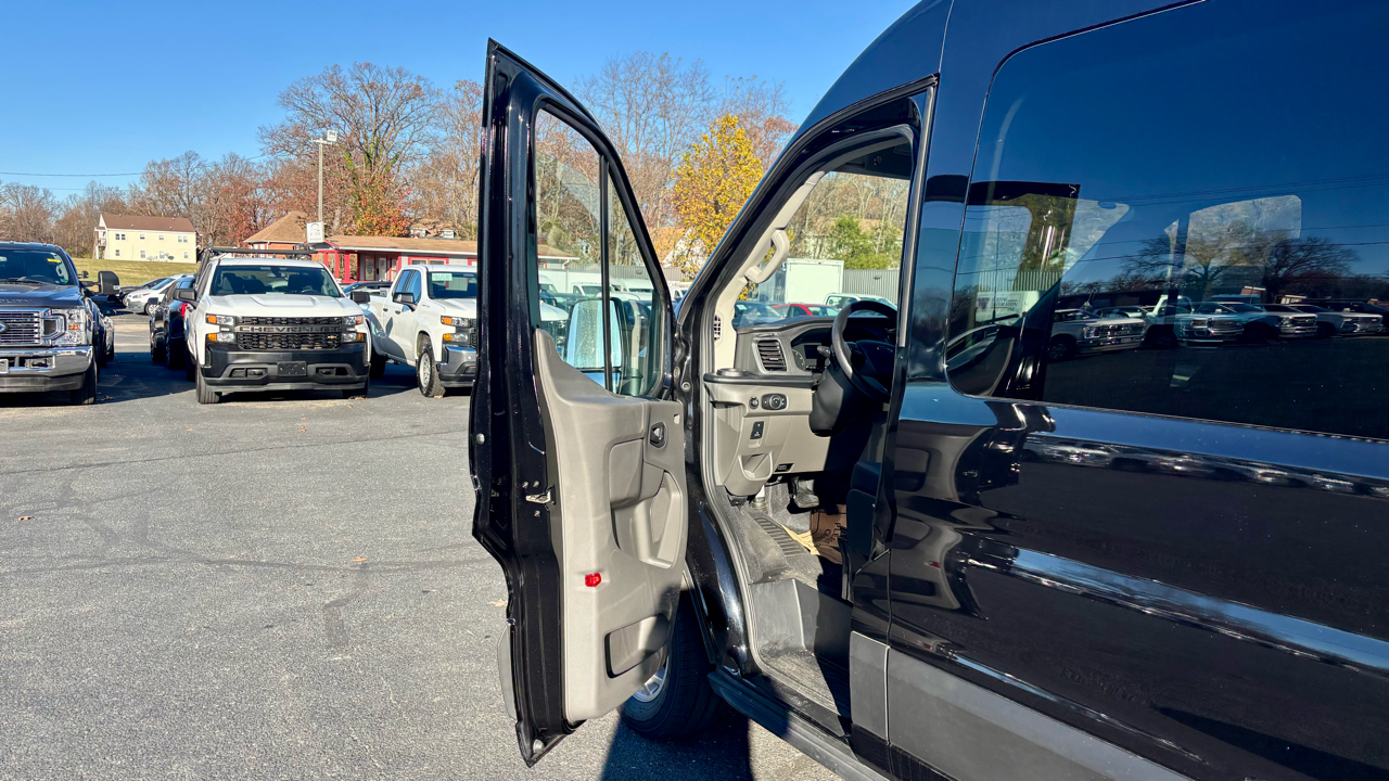 Ford Transit Passenger Wagon  2024