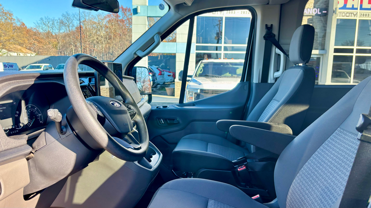 Ford Transit Passenger Wagon  2024