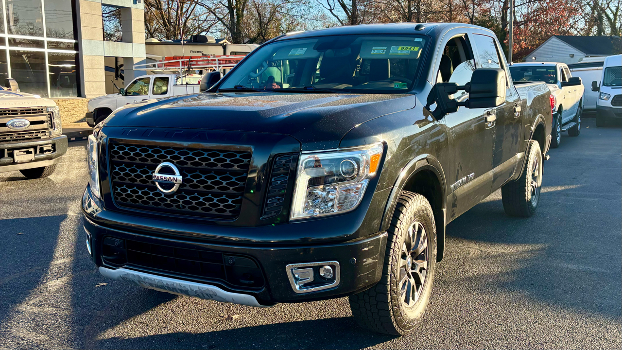 Nissan Titan 4x4 Crew Cab PRO-4X 2018