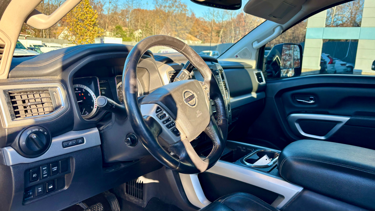 Nissan Titan 4x4 Crew Cab PRO-4X 2018