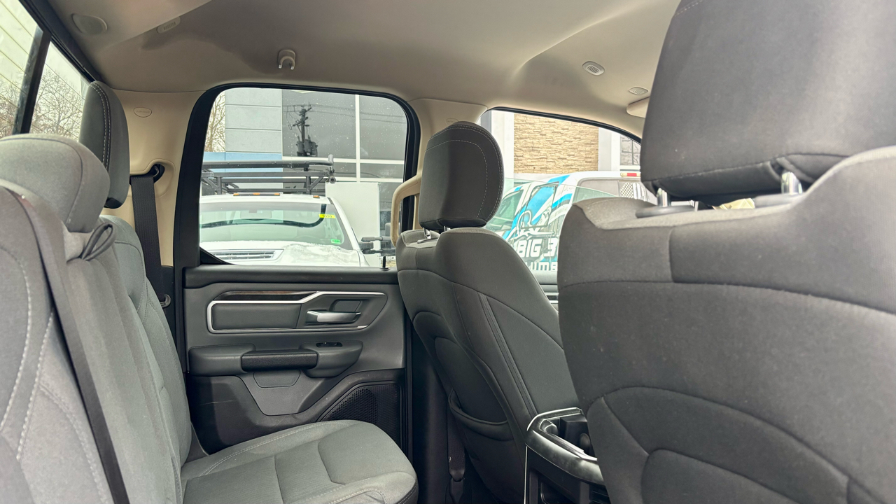 RAM 1500 Big Horn 4x2 Quad Cab 6'4" Box 2020